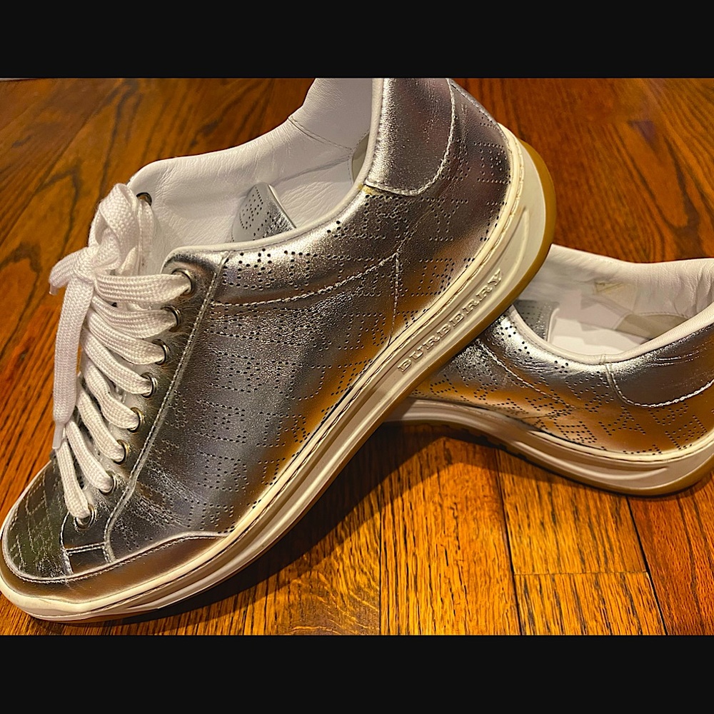 Burberry leather sneakers in great condition! - Picture 3 of 7